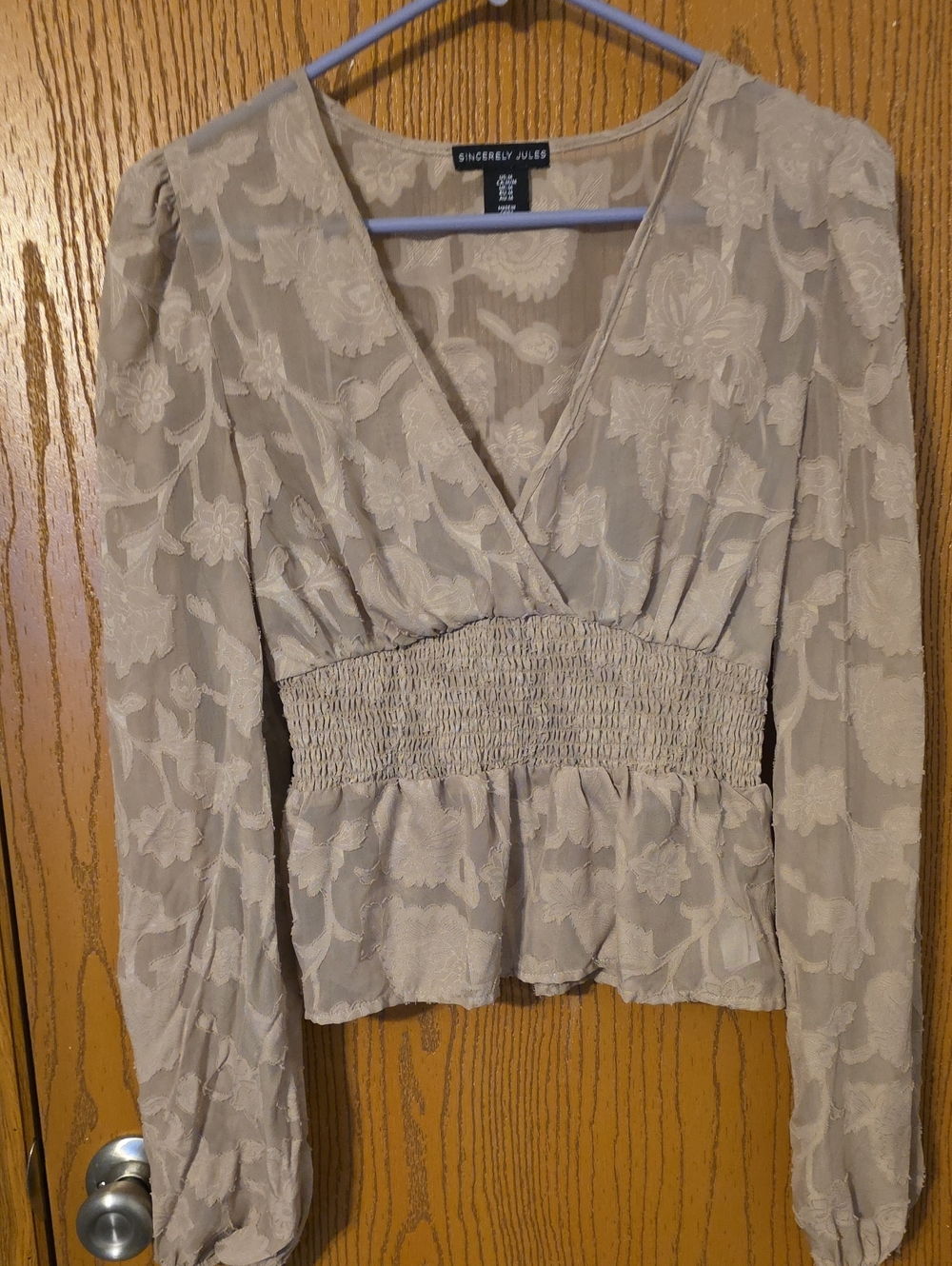 Sincerly Jules Taupe Floral Surplice Smocked Peplum Top Ptp 18,l 19,w 13-16